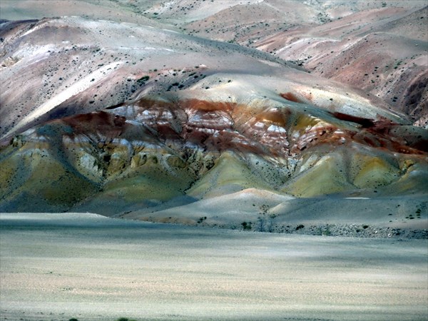 Разноцветные глины Кызыл-Чина